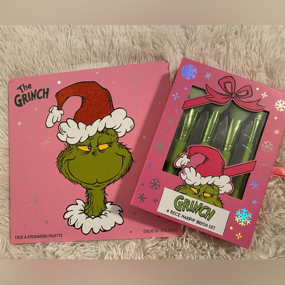 Grinch Makeup & Brush Set with Pink Packaging